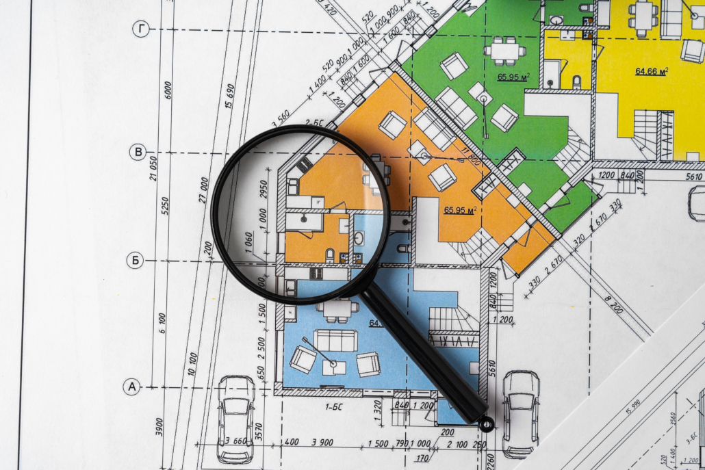 Plans architecturaux de construction étudiés à la loupe